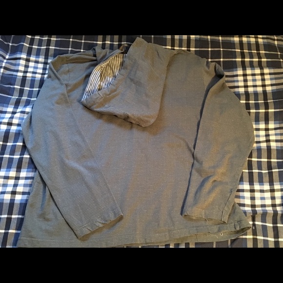 Airwalk.  Hooded shirt.  Size Medium - Picture 7 of 12